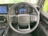 インテリアに合わせたデザインのステアリングは、運転される方のことも考え、運転しやすい形状、大きさです。是非一度、実際に触ってお確かめください。