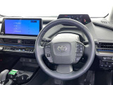 運転席まわりです。 各操作スイッチは使いやすい位置に配置されてます。