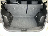 リヤシートを倒さなくても余裕の荷室