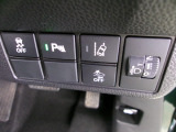 パーキングセンサーや横滑りを防ぐVSA等のスイッチ類は運転席の右側、手の届きやすい位置にあります。
