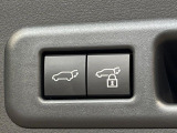 【パワーバックドア】スマートキーや運転席のボタンを押すだけでリアゲートが自動で開閉します!荷物を持っている時や、高い位置にあるバックドアを閉める際に便利な機能です♪