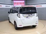 ハッチバックなので、バックドアは上に開きます♪大きな荷物の出し入れがしやすくなります。便利ですよ♪