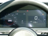 メーター中央に、様々な車両情報を表示してくれる、ディスプレイがついています。