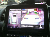 ビックXセレナ専用メモリーナビにはアラウンドアラウンドビューモニターも映りますので、駐車場などラクラクです