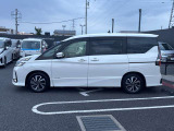 当店は照明・屋根付きスペースございますので雨天時も安心して現車確認が可能です。