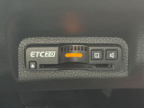 ETC車載器のお写真です。高速道路など、有料道路を通過する際には大変便利な装備ですね♪