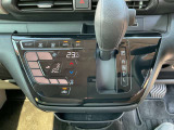 軽い操作で動かせるシフトレバー
