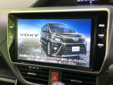 【メーカー純正10型ナビ】インテリアに溶け込むスタイリッシュな「専用設計」メーカーナビを装備♪視認性や操作性など基本性能にも優れ、より上質なカーライフをお楽しみいただけます。