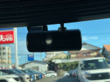 広いミラーで後方をしっかりと確認して頂けます!