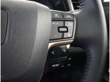 レーダークルーズコントロール(全車速追従機能付)付きです。車速に応じて追従支援してくれるので、ロングドライブも快適です。詳細は販売店スタッフまでおたずねください。