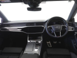 Audiのインテリアはエクステリア同様、優れたデザイン性とクオリティ、そして機能性を兼ね備えております。