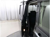 両側パワースライドドア付きだから、狭い駐車スペースなどでの 乗り降りラクラク!小さなお子さまのいるご家庭には嬉しい装備。