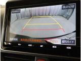 バックカメラが付いているので後方確認が非常にしやすいです。今や運転初心者も熟練者も必須装備!ついていて損はないですね♪