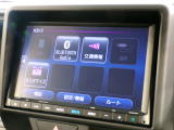 CD、DVD、Bluetooth、AM、FM、スマートフォン接続ができます。