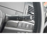 オートライトがついております。最近はハイビームの切り替えも可能です。