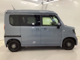 スライドドアなら狭い駐車場でもドアをぶつける心配がありません。ステップが低く乗り降りもしやすいです。