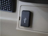 ◆バックカメラ◆リバースにするだけで映ります、後方の安全確認や、狭い駐車場での車庫入れ、雨の日や夜間など視界の悪い時に便利です!安全にバックする為には欠かせない装備です。