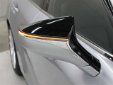 サイドターンランプ付きドアミラー。車両のドレスアップと右左折時の被視認性を兼ね備えたお洒落なミラーです。