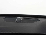【Bowers&Wilkins】世界のオーディオファン垂涎のプレミアムサウンドシステムを搭載。コンサートホールのベストポジションに相当する音場空間を忠実に再現。乗る人すべてに驚きの音響体験を提供します