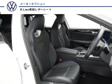 【フロントシート】Rライン専用レザーシート。シートヒーター(運転席助手席)、リラクゼーション機能(運転席助手席)。