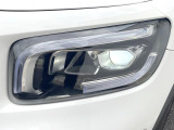 ●LEDヘッドライト:夜間走行時も良好な視界を確保し安心して運転できる高輝度LEDヘッドライトを装備!点灯速度が早く、消費電力も抑えられています。