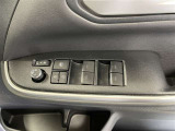 パワーウィンドウスイッチで運転席から全席の窓の開閉ができます♪