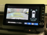 リバースギアに入れるだけで後方の表示へ切り替わります。夜間や雨の日の駐車も楽になりますよ。