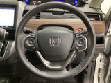 ハンドルにHondaセンシング系のクルーズコントロールやレーンキープアシストなどのスイッチと、オーディオの操作スイッチが装備されています。ハンドルから手を離さず安全に操作できます。