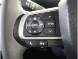 運転中、オーディオの操作をしてて、ハッとしたことはありませんか?ステアリングスイッチは、運転中でもハンドルでオーディオの操作が可能です。