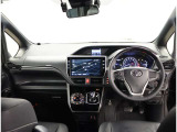オシャレなインテリアで運転する気分も盛り上がりますよね^^