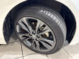 【純正アルミホイール】デザイン性、機能性に優れ、この車のために設計、生産されているのでボディとマッチしております!
