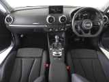 Audiのインテリアはエクステリア同様、優れたデザイン性とクオリティ、そして機能性を兼ね備えております。