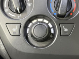 【シートヒーター】寒い日に重宝するシートヒーター!エアコンより早く温まってくれるので寒がりの人も安心ですね♪エアコンの温風は乾燥するから苦手、という方にもをおすすめです。