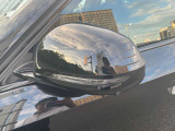 【BMWミラー】視認性の高いスタイリッシュなミラー。自動防眩機能も付いており夜間のドライビングをサポートします。