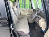 運転席まわりには十分なスペースがあり、大柄な方でもゆったり運転していただける環境です。