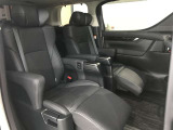 ゆとりある広々とした車内空間は、ドライブを始め買い物やレジャーなど、幅広く活躍します。一人でもみんなとでもお出かけを楽しみましょう!