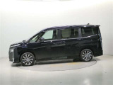 両側パワースライドドア付きだから、狭い駐車スペースなどでの 乗り降りラクラク!小さなお子さまのいるご家庭には嬉しい装備。