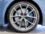 【BMWアロイホイル】軽量かつ強度に拘ったアロイホイル。走行性能ポテンシャルを引き出す設計。車の足元を引き締めてくれる大きなポイントはアロイホイルです。