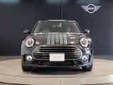 MINIのボンネットはヘッドライト部分に穴が開いている特徴的なもので御座います。MINIの伝統やこだわりがこういったところにも表れております。