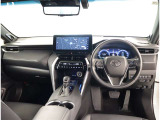 オシャレなインテリアで運転する気分も盛り上がりますよね^^