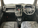【インパネ】運転のしやすさを最優先に設計された見晴らしの良いフロントビュー。車両間隔が掴みやすく狭い道でも安心♪「安全」と「品質」を最優先に、安心してお乗りいただけるクルマを提供いたします。