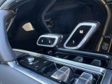 運転席に3パターンのメモリーが登録可能 運転中やドライブの間の一休みなどお好みのポジションを登録可能です。