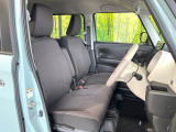 運転席シート廻りは使用感も少なく、良好な状態となっています。前オーナー様が丁寧に使っていたことがよくわかりますね。