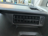 運転席のエアコン吹き出し口です。