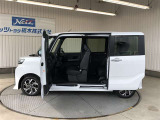 タントといえばセンターピラーレスによる大開口のミラクルオープンドア!シートアレンジ次第では、ゆとりのある室内空間と低床フロアのおかげで乗り降りや荷物の出し入れもスムーズに行えます!