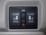 運転席からもスライドドアを楽々操作でスピーディーに!またスマートキーでも開閉できるので便利です。