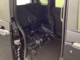 ★チップアップ&ダイブダウン機能付き【ULTR SEAT】は後席座面を左右分割で跳ね上げることができます☆トランクで積載できない背の高い荷物をラクラク収納できます。ホンダ車ならではの人気装備です♪