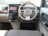 見通しのよいすっきりとした視界で、誰でも運転しやすいです。