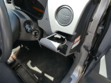 運転席にドリンクホルダーが備わっております。