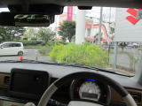 明るく広々した車内で、運転に全集中できます